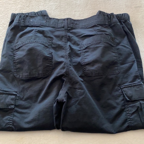 American Eagle black cargo capris size 14 short - Picture 3 of 9